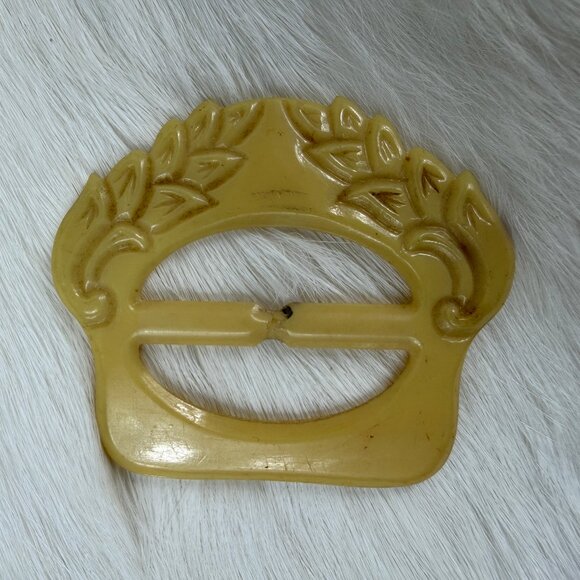 Vintage Yellow Ivory Plastic Leaf Feather Belt Buckle - Picture 1 of 4